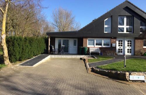 Wremen Apartment | Deichkutscher: Oceanfront Retreat with Pet-Friendly Amenities