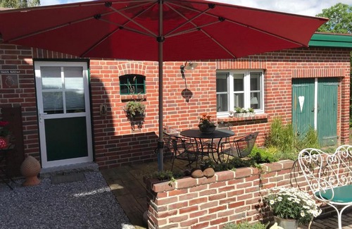 Neuendorf b. Elmshorn Apartment | DeichSch(l)af: 4-Star Hotel with Ocean View & Breakfast