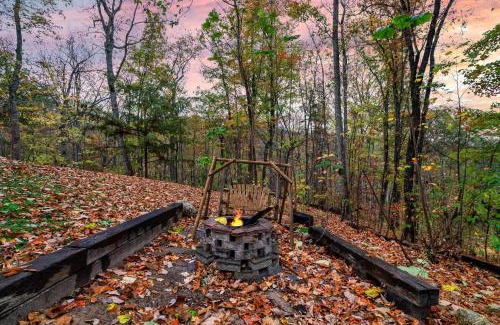 Gatlinburg - Pigeon Forge House | Deja View Mountain Cabin: Family Getaway with Hot Tub & Pet Friendly