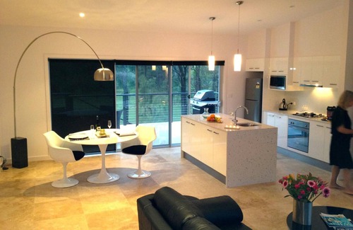 Pokolbin Apartment | Exquisite Deja Vu Estate: 5-Star Spa Retreat Awaits