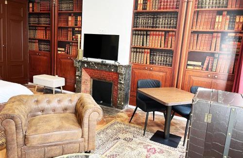 Castelnaudary Apartment | Dejean Vintage Hotel: Family-Friendly Stay in the City