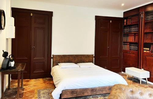 Castelnaudary Apartment | Dejean Vintage Hotel: Family-Friendly Stay in the City