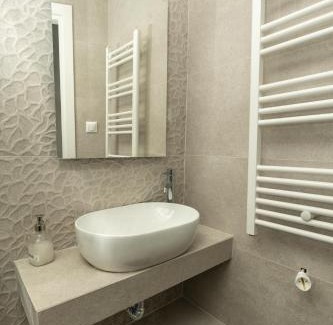 Thessaloniki City Centre Apartment | Explore DeKolomvou: Pet-Friendly Retreat with Hot Tub