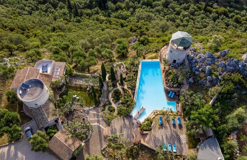 Spartylas Villa | Del Cielo: Exclusive Oceanfront Villa with Private Pool