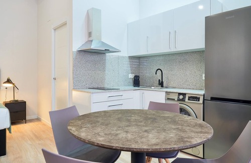 El Ejido Apartment | Modern Del Parque Flats with Kitchen & Street View