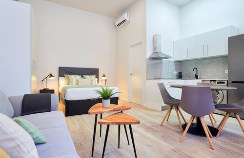 El Ejido Apartment | Modern Del Parque Flats with Kitchen & Street View