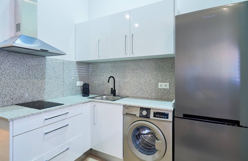 El Ejido Apartment | Modern Del Parque Flats with Kitchen & Street View