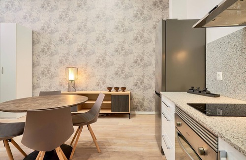 El Ejido Apartment | Discover Del Parque Flats Estudio Capuchinos: Family Haven