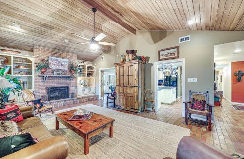 Amistad National Recreational Area House | Del Rio Home with Large Yard, BBQ and Fireplace!
