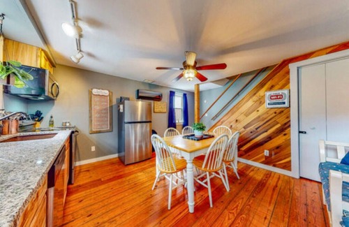 Augusta Cabin | Del's Cabin: Ocean View Retreat with Spa and Pet-Friendly Amenities