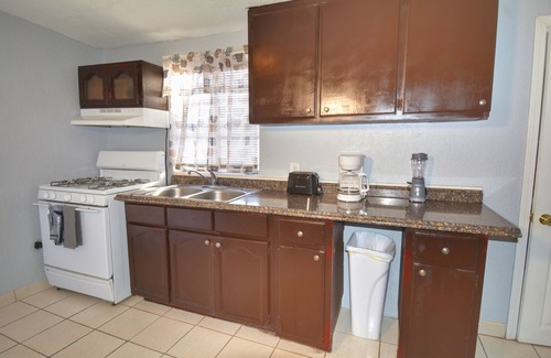El Paso House | Discover Del Sol Medical Center Gem: Pet & Child Friendly Stay