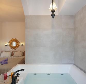 Serres Apartment | Relaxing Del Sole Spa Apartment with Hot Tub & Pet Friendly