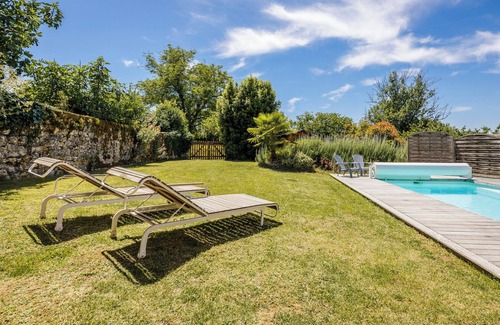 La Bachellerie House | Del Teil: Holiday Home with Heated Pool and Free WiFi