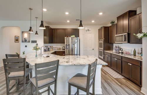 Vista Del Pueblo House | Del Valle Getaway with Charming Patio & Grill!