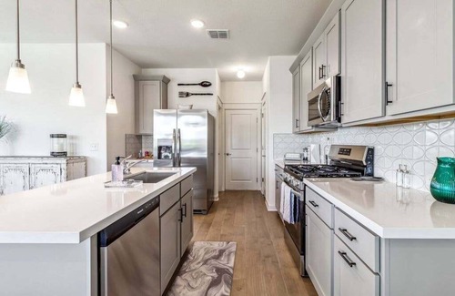 Del Valle House | Del Valle · Pit Stop Retreat | Sleeps 10