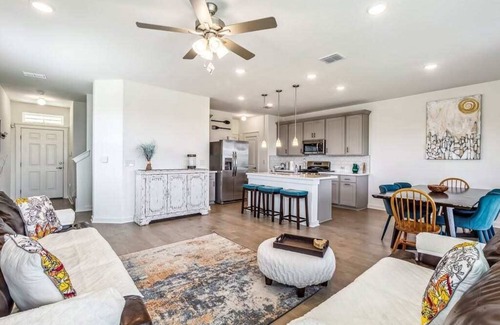 Del Valle House | Del Valle · Pit Stop Retreat | Sleeps 10