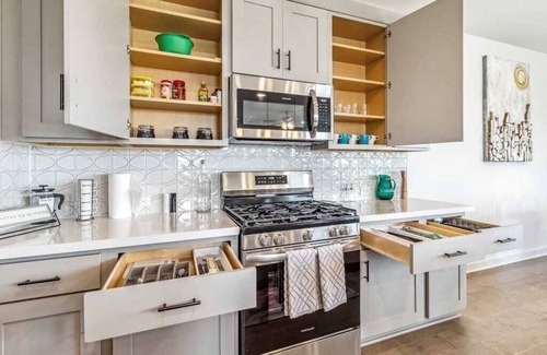 Del Valle House | Del Valle · Pit Stop Retreat | Sleeps 10