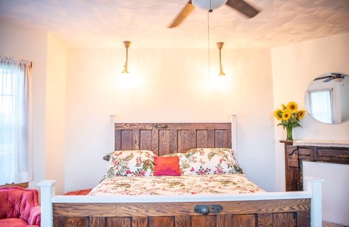 Dickerson Run Bed & Breakfast | Family-Friendly Delaine Room at The Farmhouse Bed & Breakfast