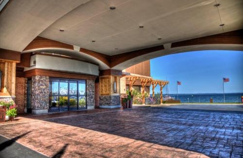 Traverse City Hotel | Discover Delamar Traverse City: Oceanfront with Pool & Hot Tub