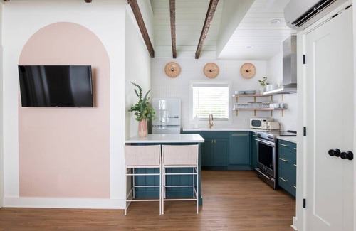 Westside House | Delana Suite: Downtown Gem with Spa & Family Amenities