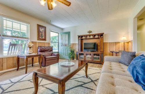 Centerville House | Delaware Vacation Rental Walk to Lake Dardanelle!