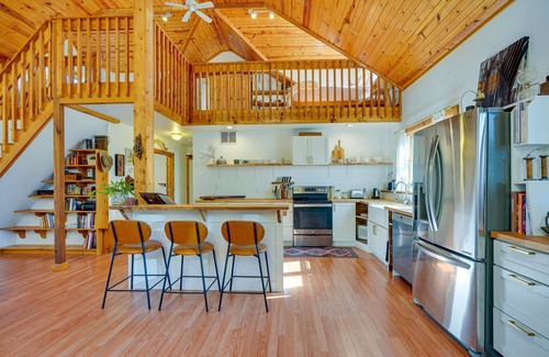 Delaware Cabin | Delaware Wooded River Retreat: Scenic Views & Family Amenities