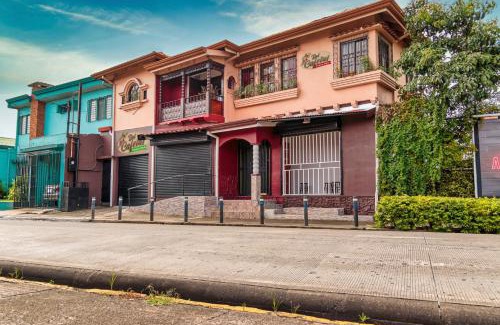 San Jose House | Delcafetalcr: Budget-Friendly Stay with Breakfast Included