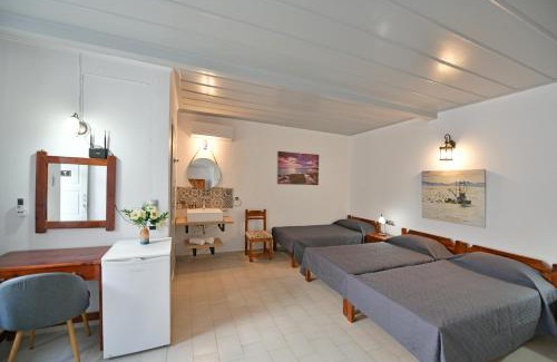 Hydra Hotel | Oceanfront Delfini Hotel: Family-Friendly with Spectacular Views