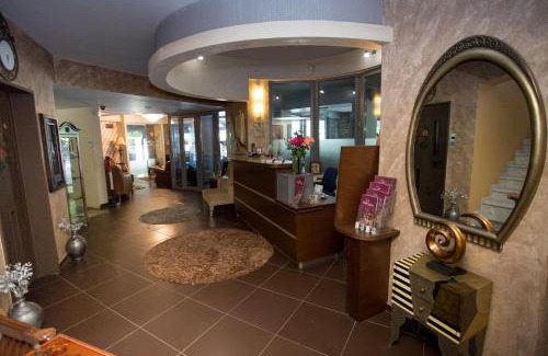 Menidion Hotel | Discover Delfini Hotel: Family-Friendly & Accessible Stay