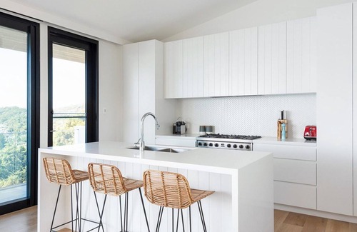 Whale Beach House | Oceanfront DELFINO BIANCO with Pool & Family Amenities