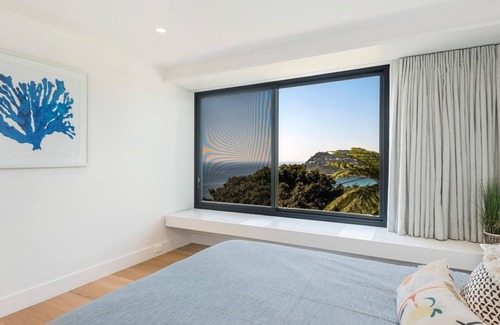 Whale Beach House | Oceanfront DELFINO BIANCO with Pool & Family Amenities