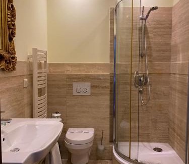 Halyts'kyi district Hotel | Delice: 4-Star Hotel with Family-Friendly Dining Options