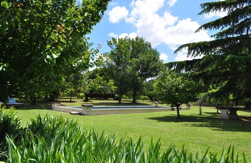 Mazan House | Idyllic Trailer Retreat with Pool in Tranquil Setting
