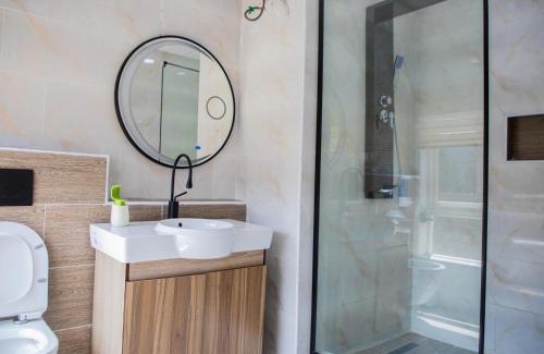 Ofin Apartment | Inviting Delight Apartments - Family-Friendly in Oniru VI