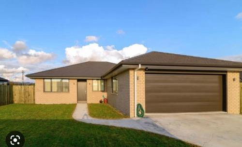 Lynmore House | Delightful Stay Near Rotorua's Enchanting Redwoods