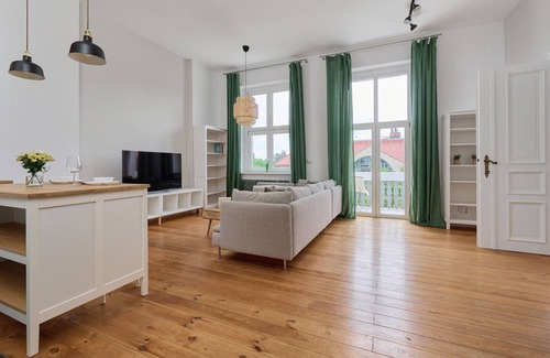Fabryczna Apartment | Delightful 1-Bedroom Apartment in Wroclaw, Pet-Friendly