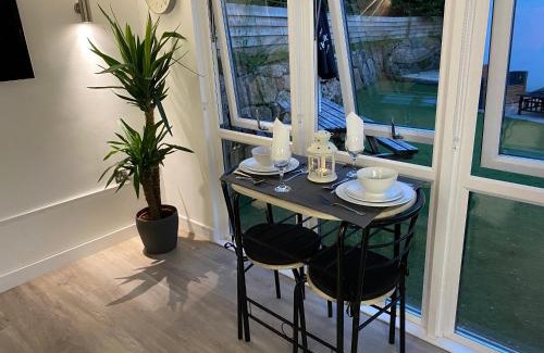 Sticklepath Apartment | Inviting 1 Bedroom Chalet - Guest Rated 9.2/10