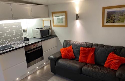 Sticklepath Apartment | Inviting 1 Bedroom Chalet - Guest Rated 9.2/10