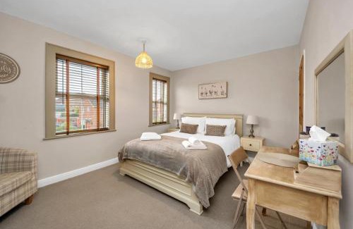 Bury St Edmunds House | Delightful 10 St Martins - 2 bed, 2 bathroom with parking available