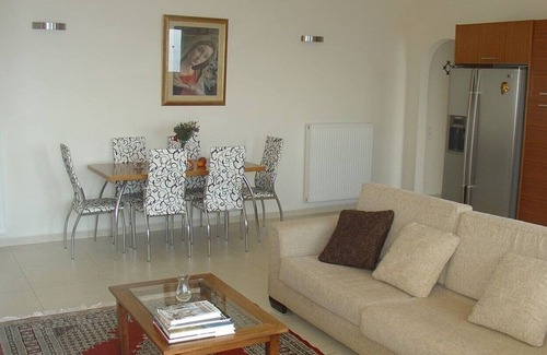 Diasella Apartment | Exquisite 2-Bed Apartment in Exclusive Villa near Kalamata