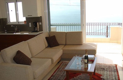 Diasella Apartment | Exquisite 2-Bed Apartment in Exclusive Villa near Kalamata