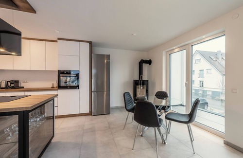 Boeblingen Apartment | Delightful 2 Room Apartment USM I Fireplace & Balcony I Family I Homeoffice