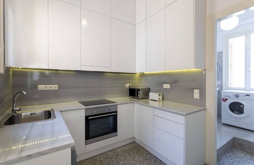 Psirri Apartment | Relaxing 2-Bedroom Apartment with Private Balcony & Spa