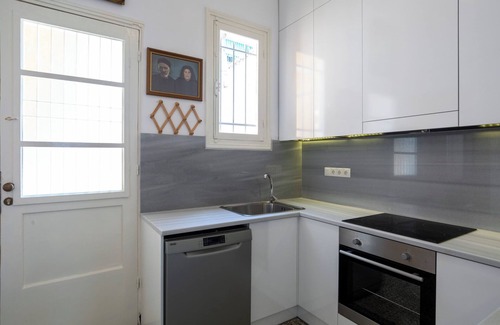 Psirri Apartment | Relaxing 2-Bedroom Apartment with Private Balcony & Spa