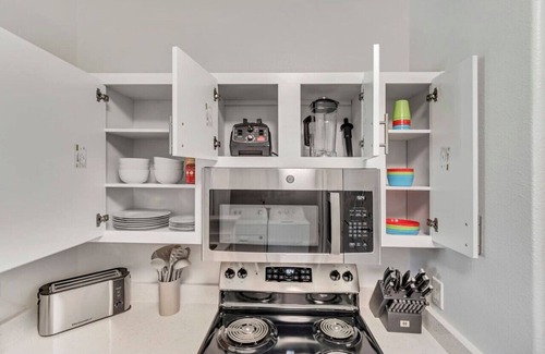 Clearfield Apartment | Ideal Ground Floor Stay with Garage & King Bed Amenities