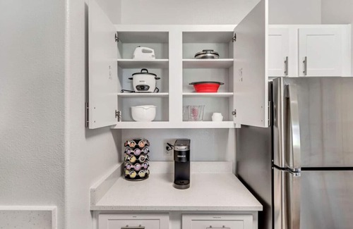 Clearfield Apartment | Ideal Ground Floor Stay with Garage & King Bed Amenities