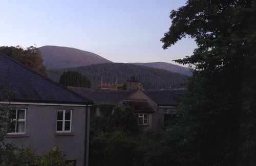 Bryansford House | Picturesque 3-Bedroom Retreat in Mourne Mountains with Wi-Fi