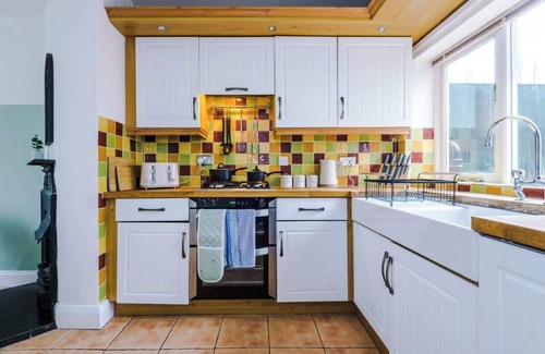 Port Sunlight House | Inviting 3-Bedroom Home with Parking and Garden Access