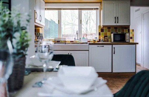 Port Sunlight House | Inviting 3-Bedroom Home with Parking and Garden Access