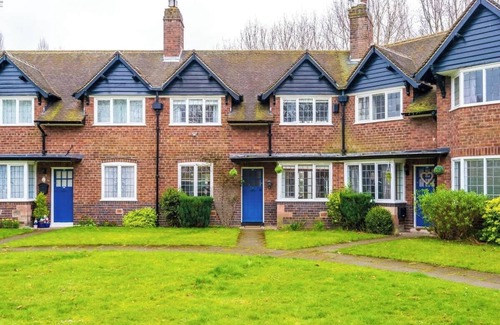 Port Sunlight House | Inviting 3-Bedroom Home with Parking and Garden Access
